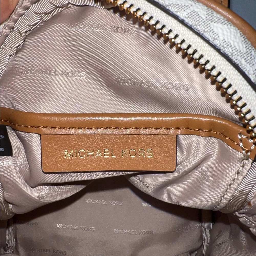 backpack - Picture 4 of 4